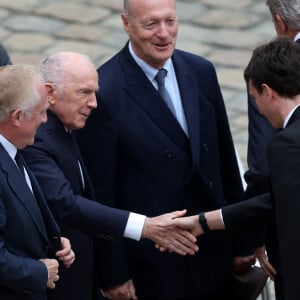 François-Henri Pinault, François Pinault, Frédéric Arnault et Bernard Arnault lors de l'hommage national du général d'armée Jean-Louis Georgelin sur l'esplanade des Invalides à Paris, France, le 25 août 2023. L'ancien chef d'État-major des armées, chargé de la reconstruction de Notre-Dame de Paris, est mort vendredi 18 août à 74 ans lors d'une randonnée sur les pentes du Mont Valier, dans les Pyrénées. © Dominique Jacovides/Bestimage 