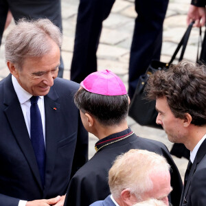 François-Henri Pinault, Bernard Arnault, Antoine Arnault et guest lors de l'hommage national du général d'armée Jean-Louis Georgelin sur l'esplanade des Invalides à Paris, France, le 25 août 2023. L'ancien chef d'État-major des armées, chargé de la reconstruction de Notre-Dame de Paris, est mort vendredi 18 août à 74 ans lors d'une randonnée sur les pentes du Mont Valier, dans les Pyrénées. © Dominique Jacovides/Bestimage 