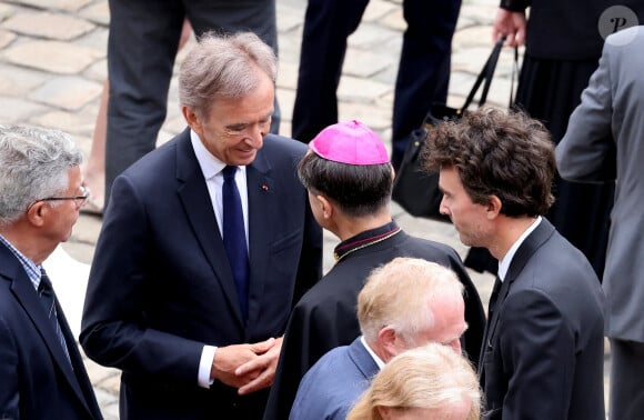 François-Henri Pinault, Bernard Arnault, Antoine Arnault et guest lors de l'hommage national du général d'armée Jean-Louis Georgelin sur l'esplanade des Invalides à Paris, France, le 25 août 2023. L'ancien chef d'État-major des armées, chargé de la reconstruction de Notre-Dame de Paris, est mort vendredi 18 août à 74 ans lors d'une randonnée sur les pentes du Mont Valier, dans les Pyrénées. © Dominique Jacovides/Bestimage 