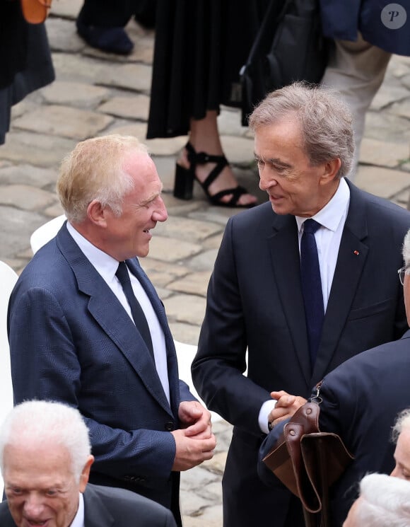 François-Henri Pinault et Bernard Arnault lors de l'hommage national du général d'armée Jean-Louis Georgelin sur l'esplanade des Invalides à Paris, France, le 25 août 2023. L'ancien chef d'État-major des armées, chargé de la reconstruction de Notre-Dame de Paris, est mort vendredi 18 août à 74 ans lors d'une randonnée sur les pentes du Mont Valier, dans les Pyrénées. © Dominique Jacovides/Bestimage 