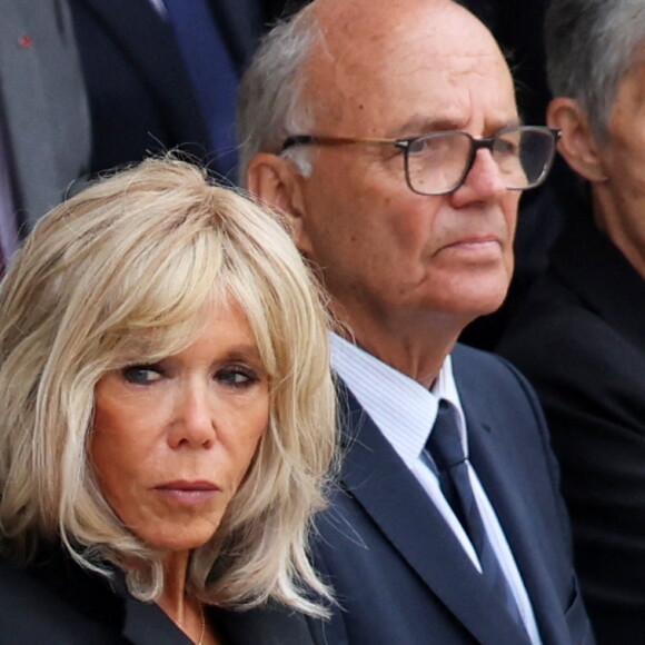 La Première Dame Brigitte Macron lors de l'hommage national du général d'armée Jean-Louis Georgelin sur l'esplanade des Invalides à Paris, France, le 25 août 2023. L'ancien chef d'État-major des armées, chargé de la reconstruction de Notre-Dame de Paris, est mort vendredi 18 août à 74 ans lors d'une randonnée sur les pentes du Mont Valier, dans les Pyrénées. © Dominique Jacovides/Bestimage 