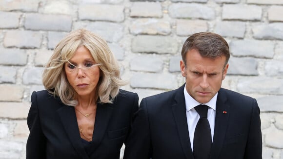 Brigitte Macron digne et d'une sobre grande élégance au côté d'Emmanuel Macron pour rendre un bel hommage