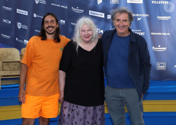 Esteban, Yolande Moreau et François Morel - Arrivées sur le tapis bleu de la 16ème édition du festival du film francophone de Angoulême le 25 août 2023. © Coadic Guirec / Bestimage 