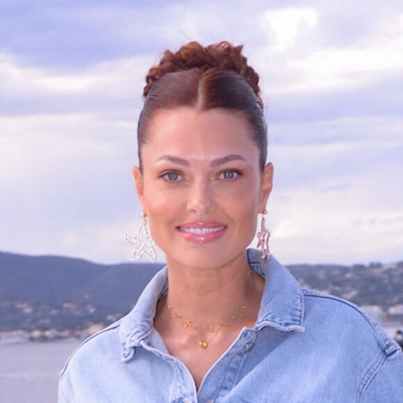 Caroline Receveur au défilé Etam Croisière 2023 à Saint-Tropez le 11 mai 2023. © Rachid Bellak / Bestimage