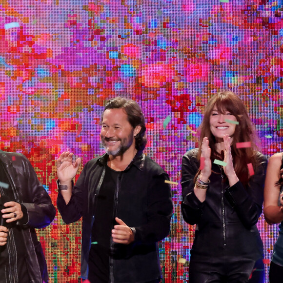 Exclusif - Florent Pagny entouré de tous les interprètes ayant participé à l'émission - Enregistrement de l'émission "Avec Florent, tout le monde ELA" à La Seine Musicale à Paris, diffusée le 1er septembre à 21h10 sur TF1 © Cyril Moreau-Dominique Jacovides / Bestimage