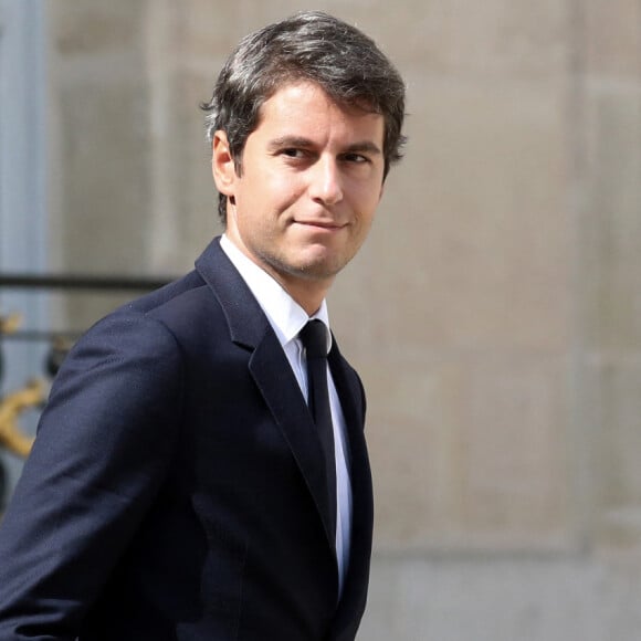 Gabriel Attal, ministre de l'Éducation nationale et de la Jeunesse à la sortie du conseil des ministres, au palais de l'Elysée, Paris, le 30 août 2023 © Stéphane Lemouton / Bestimage