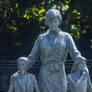 La statue de la princesse Diana, inaugurée dans les jardins de Kensington Palace, le jour de son 60 ème anniversaire à Londres, le 1er juillet 2021. 