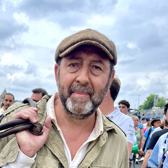 A cette occasion, il a aussi rencontré des acheteurs de l'émission.
Kad Merad - Personnalités lors des 24 Heures du Mans le 10 juin 2023. © Fabien Faure / Bestimage