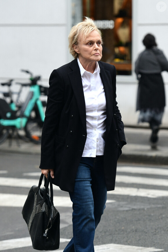 Le deuil de cette amitié ne va pas être facile désormais...
Exclusif - Prix Spécial - Muriel Robin - Hommage à la chanteuse Dani en l'église Saint-Roch à Paris le 1er octobre 2022.