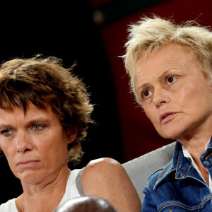 Muriel Robin et sa femme Anne Le Nen en tribune (jour 13) lors des Internationaux de France de Tennis de Roland Garros 2022 à Paris, France, le 3 juin 2022. © Dominique Jacovides/Bestimage 