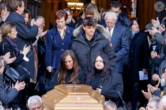 Nathalie Marquay et ses enfants Lou et Tom - La famille de Jean-Pierre Pernaut à la sortie des obsèques en la Basilique Sainte-Clotilde à Paris le 9 mars 2022. © Cyril Moreau/Bestimage