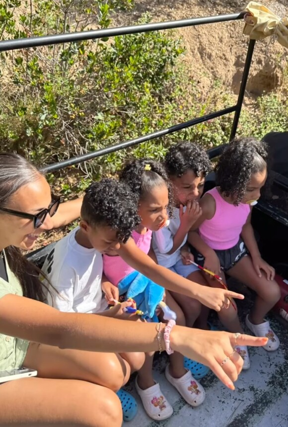 Rofrane Bambara immortalisée avec ses quatre enfants sur Instagram.