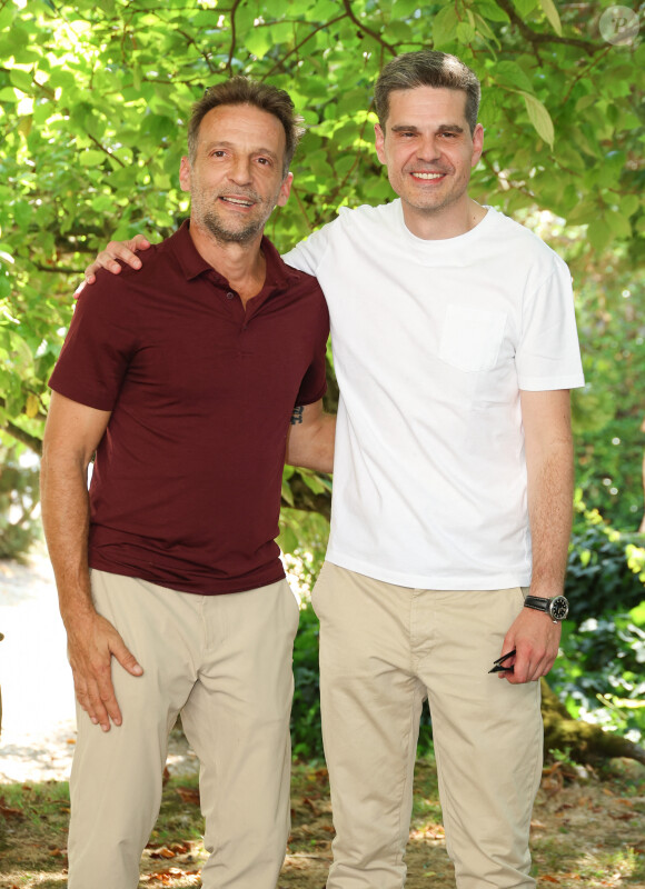 Mathieu Kassovitz et Yann Gozlan au photocall du film "Visions" lors de la 16ème édition du festival du film francophone (FFA) de Angoulême, France, le 24 août 2023. © Coadic Guirec/Bestimage 