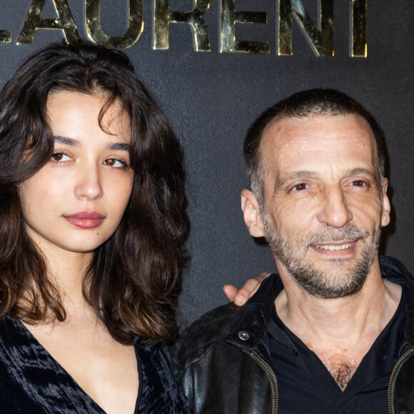Carmen Kassovitz, Mathieu Kassovitz - People au photocall du défilé Saint-Laurent Prêt-à-porter Automne/Hiver 2022/2023 dans le cadre de la Fashion Week de Paris, France, le 1er Mars 2022. © Olivier Borde /Bestimage Carmen.