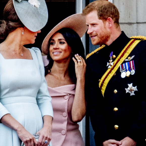 Camilla Parker Bowles, duchesse de Cornouailles, Kate Catherine Middleton, duchesse de Cambridge, le prince Harry, duc de Sussex et Meghan Markle, duchesse de Sussex - Les membres de la famille royale britannique lors du rassemblement militaire "Trooping the Colour" (le "salut aux couleurs"), célébrant l'anniversaire officiel du souverain britannique. Cette parade a lieu à Horse Guards Parade, chaque année au cours du deuxième samedi du mois de juin. Londres, le 9 juin 2018.