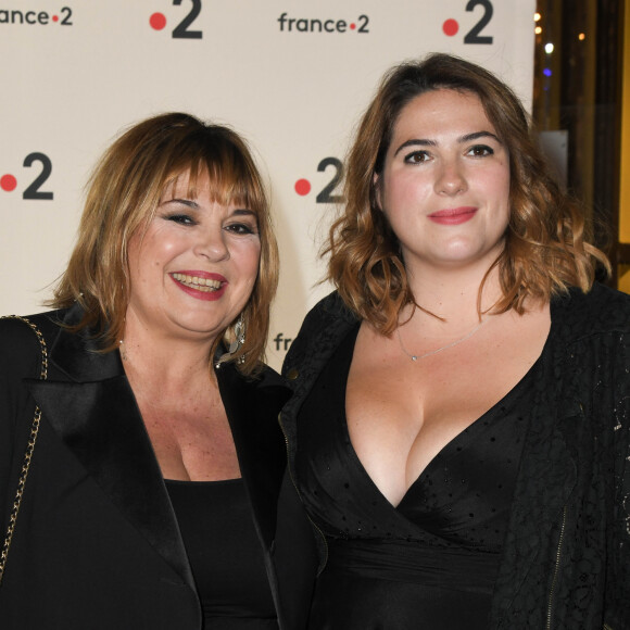 père de ses deux enfants Charlotte et Enzo.
Michèle Bernier et Charlotte Gaccio lors de la 31ème cérémonie des Molières 2019 aux Folies Bergère à Paris, France, le 13 mai 2019. © Coadic Guirec/Bestimage 