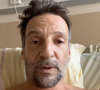Mathieu Kassovitz dans son lit d'hôpital après son accident de moto