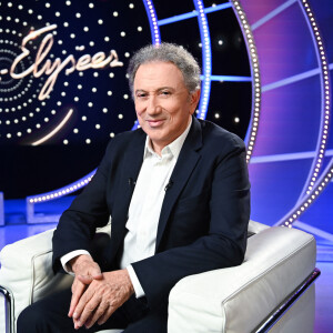 Exclusif - Michel Drucker lors de l'enregistrement de l'émission "Il était une fois "Champs-Elysées" au studio Gabriel, diffusée sur France 3 les 21 et 28 Décembre 2022. Paris. Le 5 décembre 2022. © Guillaume Gaffiot / Bestimage 