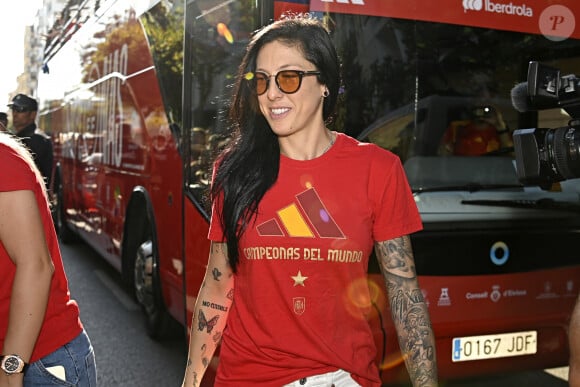 Jennifer Hermoso retrouve ses fans lors du tour du bus national le 22 août 2023, à Ibiza (Espagne).