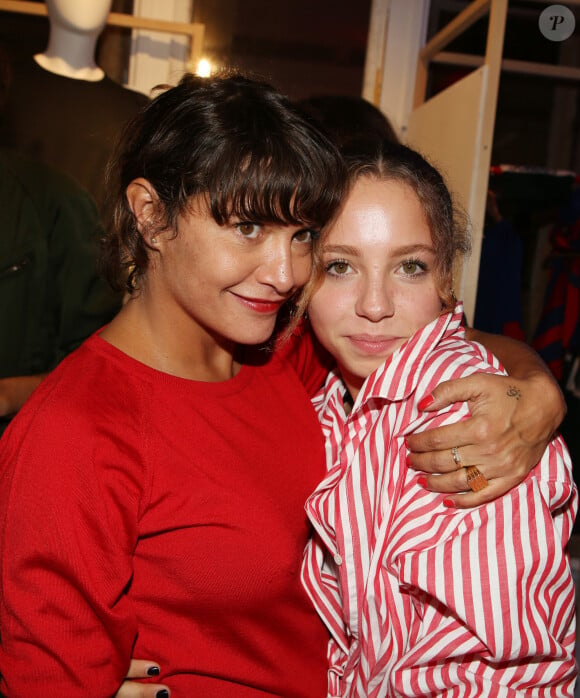 Emma de Caunes et sa fille Nina Blanc-Francard (fille de Sinclair) - Soirée "Tricolore Party" pour célébrer le 65ème anniversaire du Thermolactyl de Damart à la Maison Molière à Paris le 13 septembre 2018.