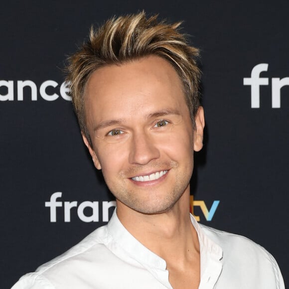 Ses dents blanches suscitent les passions... Mais sur le plateau de "Touche pas à mon poste", il y a cinq ans, ce dernier a révélé qu'il n'avait jamais fait de blanchiment dentaire.
Cyril Féraud au photocall pour la conférence de presse de rentrée de France TV à la Grande Halle de la Villette à Paris, France, le 11 juillet 2023. © Coadic Guirec/Bestimage 