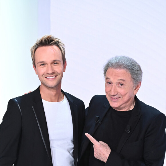 Outre sa personnalité, sa plastique de rêve ne laisse personne indifférent !
Exclusif - Cyril Féraud - Enregistrement de l'émission "Vivement Dimanche" au Studio Gabriel à Paris, présentée par M.Drucker et diffusée le 20 novembre sur France 3. Le 11 novembre 2022 © Guillaume Gaffiot / Bestimage 
