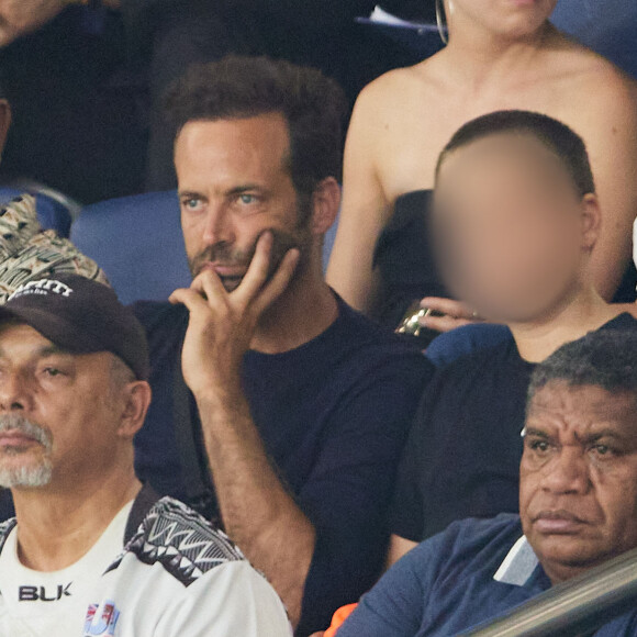 Benjamin Millepied et son fils Aleph dans les tribunes lors du match France - Irlande (2-0) lors des matchs qualificatifs à l'Euro 2024 au Parc des Prince à Paris le 7 septembre 2023. © Cyril Moreau/Bestimage