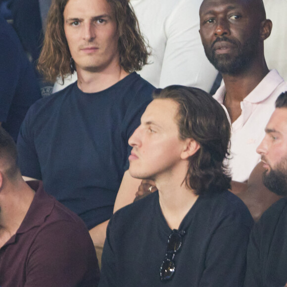 Paul de Saint-Sernin, Thomas Ngijol dans les tribunes lors du match amical - France - Irlande (2-0) lors des matchs qualificatifs à l'Euro 2024 au Parc des Prince à Paris le 7 septembre 2023. © Cyril Moreau/Bestimage