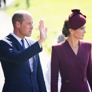 Ni son frère, qui est au pays de galles.
Le prince William, prince de Galles, et Catherine (Kate) Middleton, princesse de Galles assistent à un service religieux marquant le premier anniversaire de la mort de la reine Elizabeth II à la cathédrale St Davids à Haverfordwest dans le Pembrokeshire, pays de Galles, Royaume Uni, le 8 septembre 2023. 