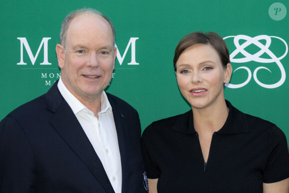 C'est un moment émouvant pour l'ensemble de la famille royale monégasque et Charlene n'était évidemment pas seule.
Le prince Albert II de Monaco, la princesse Charlène et Gareth Wittstock lors du 19e trou de golf de la Princess of Monaco Cup 2023 dans les Jardins des Boulingrins, le 6 septembre 2023. © Claudia Albuquerque / Bestimage