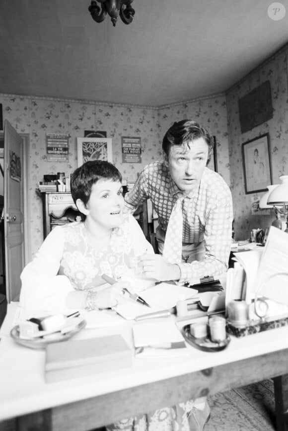 Ils ont collaboré ensemble et ont eu trois enfants
En France, rendez-vous avec Louis Velle et sa femme Frédérique Hébrard à leur domicile. Le 15 juillet 1971 © Alain Canu via Bestimage