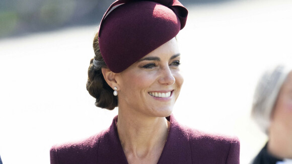 Kate Middleton : Chignon élaboré, jean et baskets... Son look casual de "chasseuse d'algues" surprend !