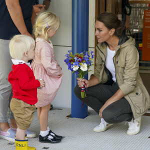 Une tenue très moderne et parfaitement étudiée.
Le prince William, prince de Galles, et Catherine (Kate) Middleton, princesse de Galles, lors d'une visite à la station de sauvetage de la RNLI à St Davids, Haverfordwest, Pembrokeshire, Pays de Galles, Royaume Uni, le vendredi 8 septembre 2023. 