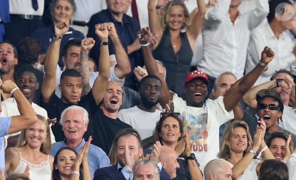 JoeyStarr, Ousmane Dembélé, Kylian Mbappé, Antoine Griezmann, Yann Arthus-Bertrand, Laure Manaudou, Amélie Mauresmo - People dans les tribunes lord du match d'ouverture de la Coupe du Monde de Rugby France 2023 avant le match de la Poule A entre la France et la Nouvelle-Zélande au Stade de France à Saint-Denis le 8 septembre 2023. © Dominique Jacovides/Bestimage