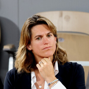 Amélie Mauresmo (directrice du tournoi de Roland-Garros) en tribune (jour 14) lors des Internationaux de France de Tennis de Roland Garros 2022 à Paris, France, le 4 juin 2022. © Dominique Jacovides/Bestimage