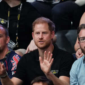 Le prince Harry, duc de Sussex, assiste à la compétition de basket-ball en fauteuil roulant lors des Jeux Invictus au Merkur Spiel-Arena de Düsseldorf, le 12 septembre 2023. 