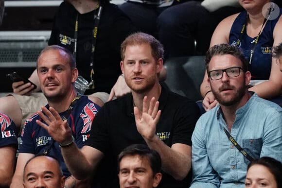 Le prince Harry, duc de Sussex, assiste à la compétition de basket-ball en fauteuil roulant lors des Jeux Invictus au Merkur Spiel-Arena de Düsseldorf, le 12 septembre 2023. 