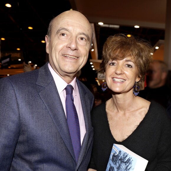 Alain Juppé et sa femme Isabelle - Le "33ème Salon du Livre" au parc des expositions de la porte de Versailles à Paris. © Cédric Perrin/Bestimage The 33rd "Salon du Livre" held at "Parc des expositions de la porte de Versailles" in Paris, France.