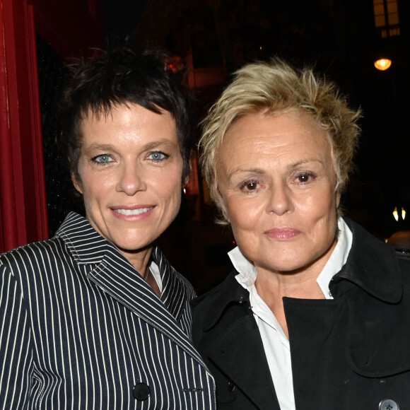 Anne Le Nen et sa femme Muriel Robin - Inauguration de la statue de cire de "Muriel Robin et Pierre Palmade" au musée Grévin à Paris le 25 octobre 2021. © Coadic Guirec/Bestimage