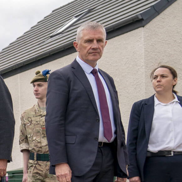Alors qu'il visitait un grand projet en Ecosse, une femme lui a demandé de venir.
Le roi Charles III d'Angleterre en visite au "Discovery Centre and Auld School Close" à Tomintoul en Ecosse, pour rencontrer les acteurs du projet de logements éconergétiques de 3,3 millions dans la région. Le 13 septembre 2023 