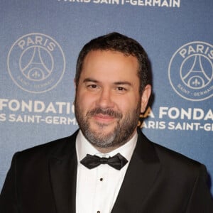 Exclusif - Bruce Toussaint - Le 3ème dîner de gala annuel de la Fondation Paris Saint-Germain (PSG) organisé place Vendôme à Paris, le 15 mars 2016. Les invités présents dans la salle et les personnes préalablement inscrites ont pu prendre part à une vente aux enchères exceptionnelle animée par Artcurial. A l'issue du Gala, 365 000 euros ont ainsi pu être levés pour financer les nombreux programmes de la Fondation Paris Saint-Germain dédiés aux enfants. © Rachid Bellak/Bestimage