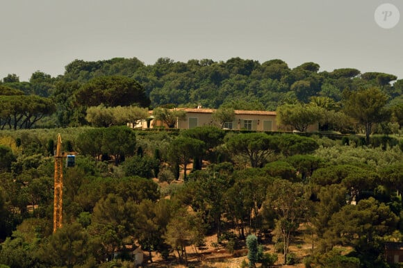 Neuf mois après sa mort, la maison a été revendue pour 81,2 millions d'euros.
La villa Mandala, ancienne propriété de Bernard Tapie, à Saint-Tropez.