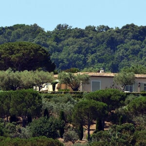 La Villa Mandala possède notamment une piscine et un accès direct à la plage.
La villa Mandala, ancienne propriété de Bernard Tapie, à Saint-Tropez.