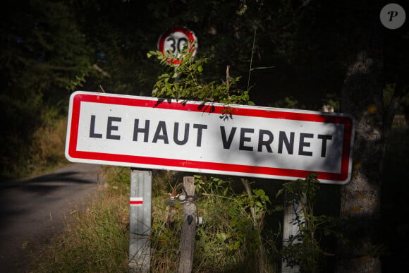 L'enquête vient de s'attarder sur une dalle en béton qui se situe à une centaine de mètres, au niveau d'une maison construite dans un pré.
Le Haut-Vernet où Émile (2 ans) a disparu le 8 juillet 2023.