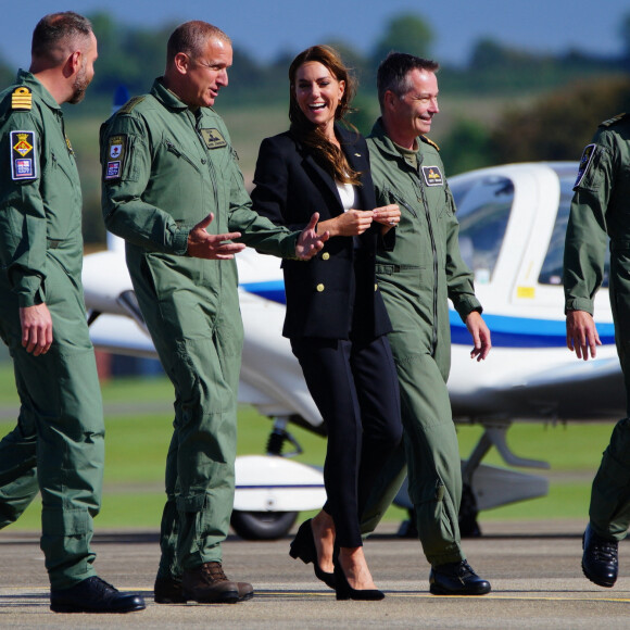 Un rendez-vous encore teinté de réussite pour la belle princesse.
La princesse de Galles, Kate Catherine Middleton, en visite à la "Royal Naval Air Station" à Yeovilton. Le 18 septembre 2023 