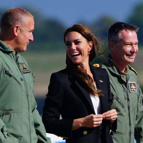 Kate Middleton s'est rendue à la "Royal Naval Air Station" à Yeovilton en solo
La princesse de Galles, Kate Catherine Middleton, en visite à la "Royal Naval Air Station" à Yeovilton. 