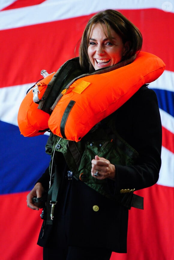 Catherine (Kate) Middleton, princesse de Galles, lors d'une visite à la Royal Naval Air Station (RNAS) Yeovilton, près de Yeovil dans le Somerset, l'une des deux principales stations aériennes de la Royal Navy et l'un des aérodromes militaires les plus fréquentés du Royaume-Uni, le lundi 18 septembre 2023. 