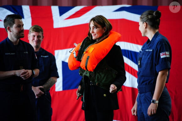 Catherine (Kate) Middleton, princesse de Galles, lors d'une visite à la Royal Naval Air Station (RNAS) Yeovilton, près de Yeovil dans le Somerset, l'une des deux principales stations aériennes de la Royal Navy et l'un des aérodromes militaires les plus fréquentés du Royaume-Uni, le lundi 18 septembre 2023. 