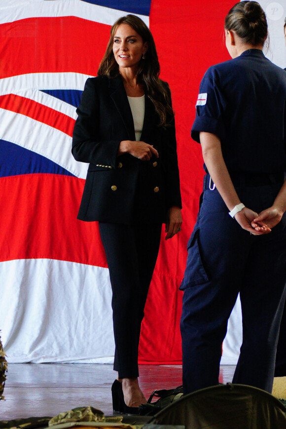 Catherine (Kate) Middleton, princesse de Galles, lors d'une visite à la Royal Naval Air Station (RNAS) Yeovilton, près de Yeovil dans le Somerset, l'une des deux principales stations aériennes de la Royal Navy et l'un des aérodromes militaires les plus fréquentés du Royaume-Uni, le lundi 18 septembre 2023. 