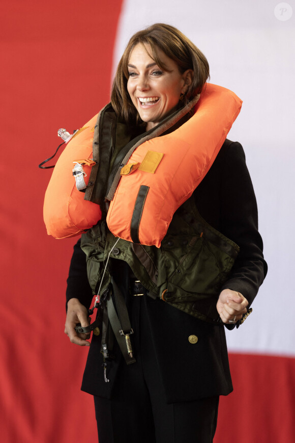 Catherine (Kate) Middleton, princesse de Galles, lors d'une visite à la Royal Naval Air Station (RNAS) Yeovilton, près de Yeovil dans le Somerset, l'une des deux principales stations aériennes de la Royal Navy et l'un des aérodromes militaires les plus fréquentés du Royaume-Uni, le lundi 18 septembre 2023. 